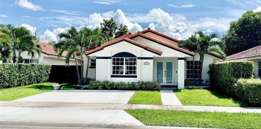 House in Miami, Florida 3 bedrooms, 161 sq.m. № 1932549