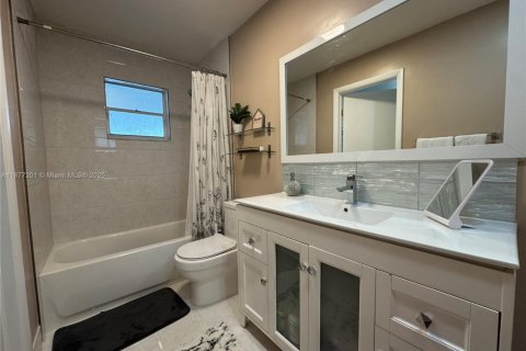 Купить виллу или дом в Майами, Флорида 3 спальни, 161м2, № 1932549 - фото 12