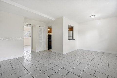 Apartamento en alquiler en Opa-locka, Florida, 1 dormitorio № 1970494 - foto 28