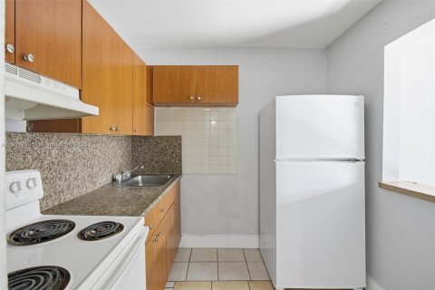 Apartamento en alquiler en Opa-locka, Florida, 1 dormitorio № 1970494 - foto 12