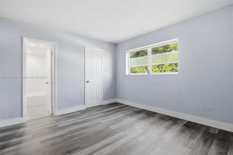 Apartamento en alquiler en Opa-locka, Florida, 1 dormitorio № 1970494 - foto 9