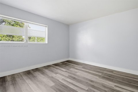 Apartamento en alquiler en Opa-locka, Florida, 1 dormitorio № 1970494 - foto 10