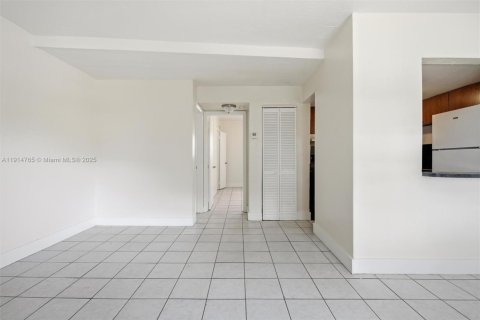 Apartamento en alquiler en Opa-locka, Florida, 1 dormitorio № 1970494 - foto 25