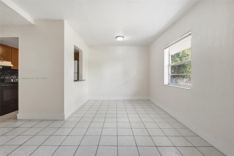 Apartamento en alquiler en Opa-locka, Florida, 1 dormitorio № 1970494 - foto 27