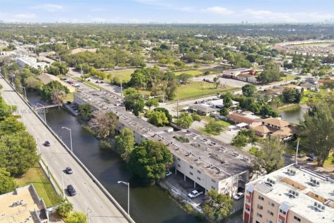 Apartamento en alquiler en Opa-locka, Florida, 1 dormitorio № 1970494 - foto 30