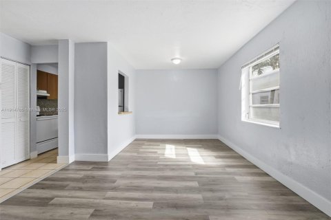 Apartamento en alquiler en Opa-locka, Florida, 1 dormitorio № 1970494 - foto 14