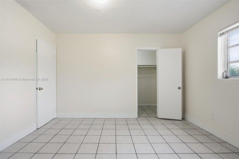 Apartamento en alquiler en Opa-locka, Florida, 1 dormitorio № 1970494 - foto 20