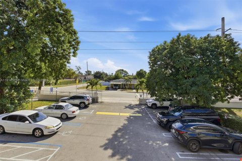 Apartamento en alquiler en Opa-locka, Florida, 1 dormitorio № 1970494 - foto 17