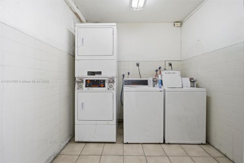 Apartamento en alquiler en Opa-locka, Florida, 1 dormitorio № 1970494 - foto 6