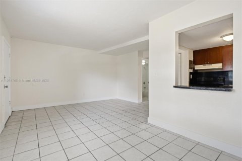 Apartamento en alquiler en Opa-locka, Florida, 1 dormitorio № 1970494 - foto 26
