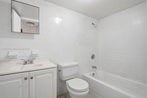 Apartamento en alquiler en Opa-locka, Florida, 1 dormitorio № 1970494 - foto 5