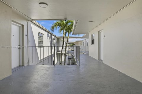 Apartamento en alquiler en Opa-locka, Florida, 1 dormitorio № 1970494 - foto 16