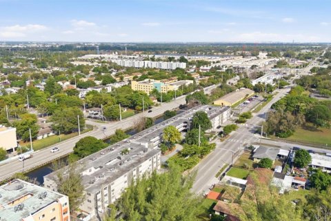 Apartamento en alquiler en Opa-locka, Florida, 1 dormitorio № 1970494 - foto 2