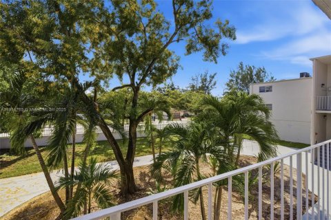 Apartamento en alquiler en Opa-locka, Florida, 1 dormitorio № 1970494 - foto 18