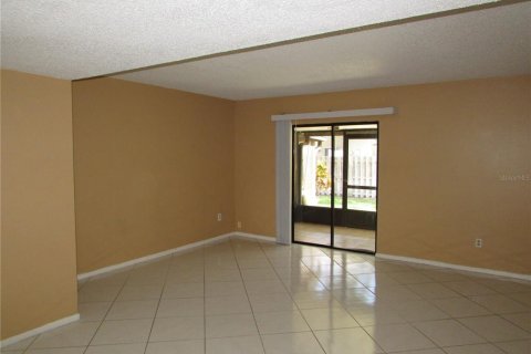 Adosado en alquiler en Tampa, Florida, 2 dormitorios, 110.37 m2 № 1780648 - foto 9