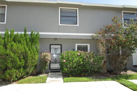 Adosado en alquiler en Tampa, Florida, 2 dormitorios, 110.37 m2 № 1780648 - foto 1
