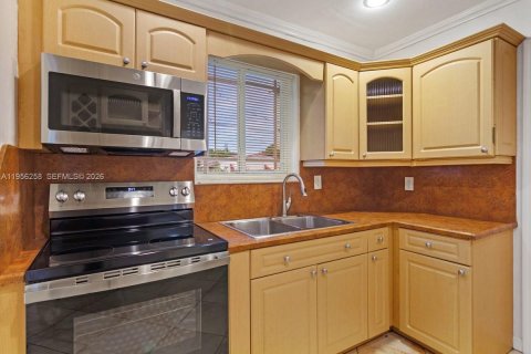 Villa ou maison à vendre à Miami, Floride: 3 chambres, 92.44 m2 № 2011918 - photo 7