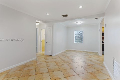 Villa ou maison à vendre à Miami, Floride: 3 chambres, 92.44 m2 № 2011918 - photo 5