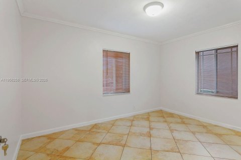 Villa ou maison à vendre à Miami, Floride: 3 chambres, 92.44 m2 № 2011918 - photo 11