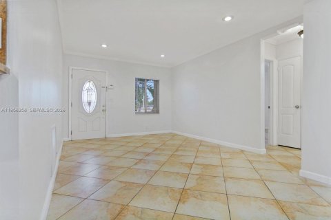 Villa ou maison à vendre à Miami, Floride: 3 chambres, 92.44 m2 № 2011918 - photo 3