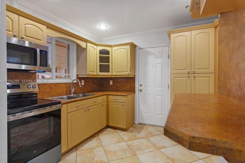 Villa ou maison à vendre à Miami, Floride: 3 chambres, 92.44 m2 № 2011918 - photo 8