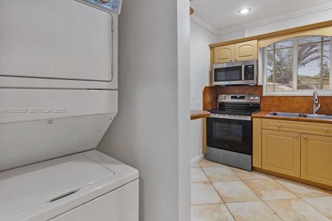 Villa ou maison à vendre à Miami, Floride: 3 chambres, 92.44 m2 № 2011918 - photo 16