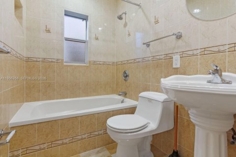 Villa ou maison à vendre à Miami, Floride: 3 chambres, 92.44 m2 № 2011918 - photo 13