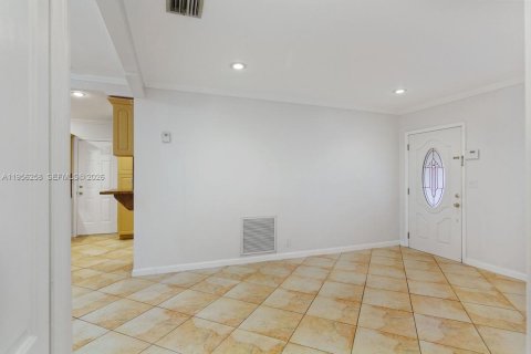 Villa ou maison à vendre à Miami, Floride: 3 chambres, 92.44 m2 № 2011918 - photo 4