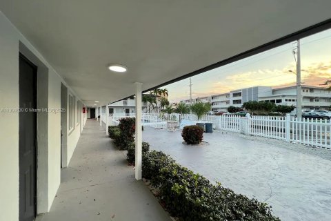 Apartment in Pompano Beach, Florida 1 bedroom, 497.58 sq.m. № 1955128 - photo 12