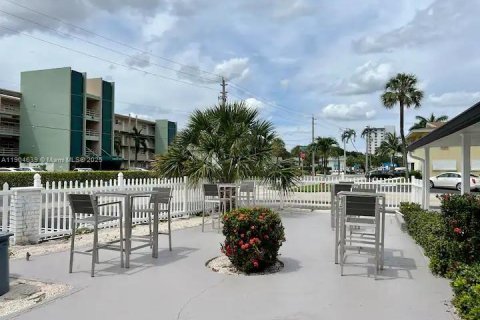 Apartment in Pompano Beach, Florida 1 bedroom, 497.58 sq.m. № 1955128 - photo 7