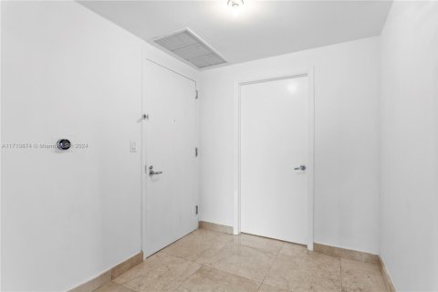 Condominio en venta en Miami, Florida, 2 dormitorios, 130.06 m2 № 1874746 - foto 14
