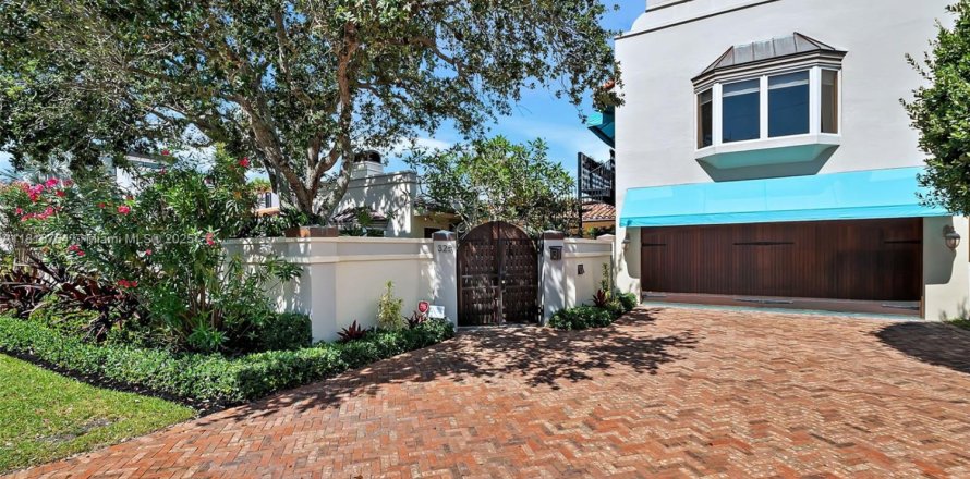 House in Fort Lauderdale, Florida 5 bedrooms, 341.23 sq.m. № 1772423