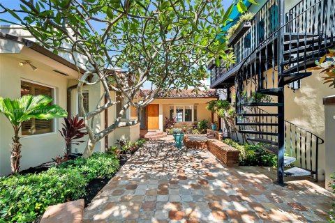 House in Fort Lauderdale, Florida 5 bedrooms, 341.23 sq.m. № 1772423 - photo 3