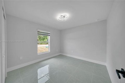 Casa en venta en Lehigh Acres, Florida, 3 dormitorios, 98.29 m2 № 1929049 - foto 6