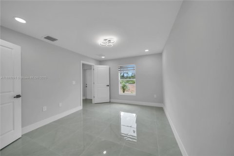 Casa en venta en Lehigh Acres, Florida, 3 dormitorios, 98.29 m2 № 1929049 - foto 10