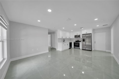 Casa en venta en Lehigh Acres, Florida, 3 dormitorios, 98.29 m2 № 1929049 - foto 3