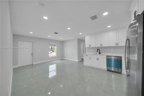 Casa en venta en Lehigh Acres, Florida, 3 dormitorios, 98.29 m2 № 1929049 - foto 5
