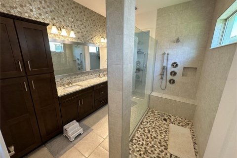 House in Orlando, Florida 4 bedrooms, 295.43 sq.m. № 1904173 - photo 12