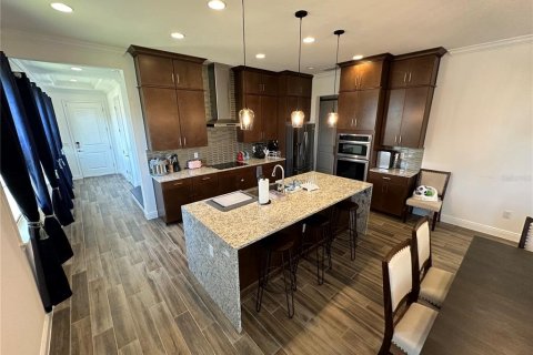 House in Orlando, Florida 4 bedrooms, 295.43 sq.m. № 1904173 - photo 3