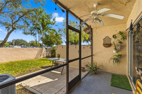 Touwnhouse à vendre à Coral Springs, Floride: 2 chambres, 110.55 m2 № 2415583 - photo 2