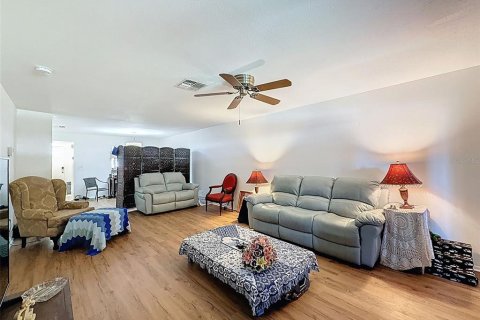 Condominio en venta en Port Richey, Florida, 2 dormitorios, 112.41 m2 № 1782389 - foto 15