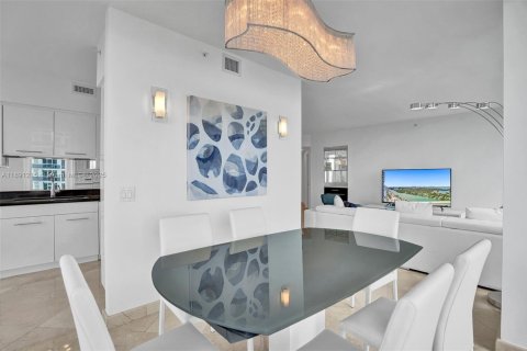 Condo in Miami Beach, Florida, 2 bedrooms  № 1943588 - photo 14