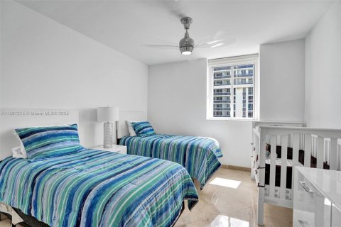 Condo in Miami Beach, Florida, 2 bedrooms  № 1943588 - photo 23