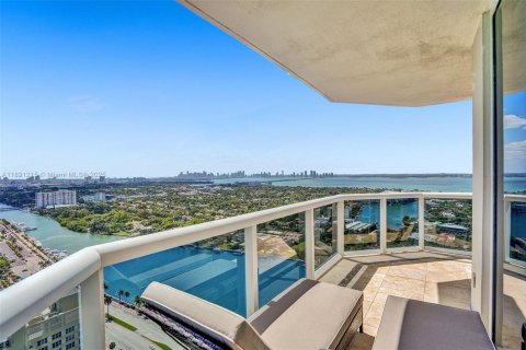 Condo in Miami Beach, Florida, 2 bedrooms  № 1943588 - photo 2