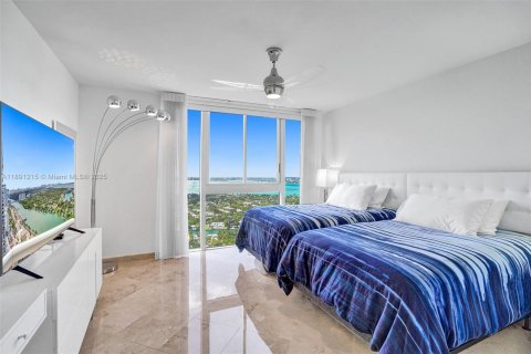 Condo in Miami Beach, Florida, 2 bedrooms  № 1943588 - photo 16
