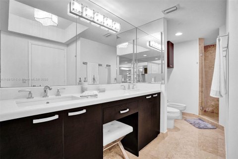 Condo in Miami Beach, Florida, 2 bedrooms  № 1943588 - photo 21