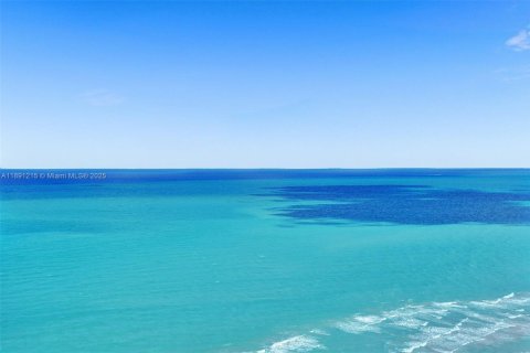 Condo in Miami Beach, Florida, 2 bedrooms  № 1943588 - photo 28