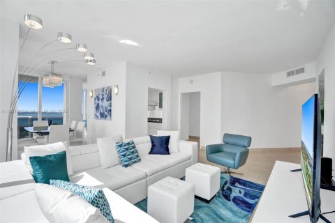 Condo in Miami Beach, Florida, 2 bedrooms  № 1943588 - photo 5
