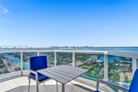 Condo in Miami Beach, Florida, 2 bedrooms  № 1943588 - photo 3