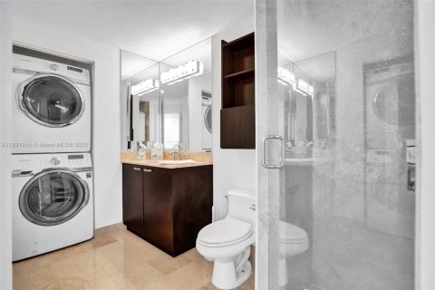 Condo in Miami Beach, Florida, 2 bedrooms  № 1943588 - photo 26
